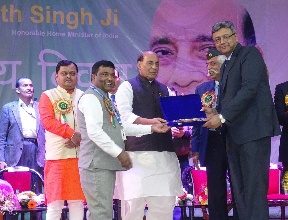 DHFL Pramerica Life Insurance presented with the “Pride of the Nation” award by the Union Home Minister Shri Rajnath Singh on Vijay Diwas