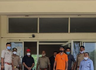 Noida Phase 3 Police Booked 4 Professional Robbers, Stolen Mobile Phones, Vehicles Recovered