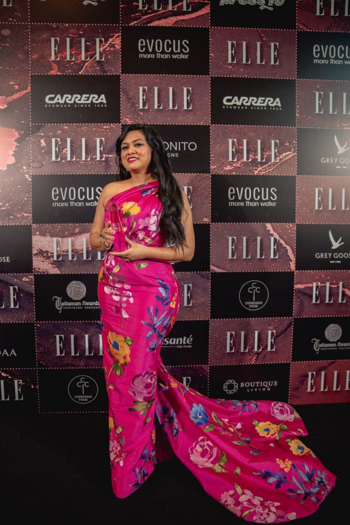 Pengusaha wanita selebriti, Devita Saraf, memenangkan Penghargaan “Ikon Bisnis Cantik Elle” yang pertama