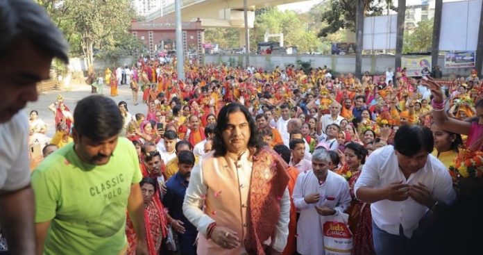 Ancaman yang diterima Devkinandan Thakur memicu kemarahan di kalangan umat Hindu