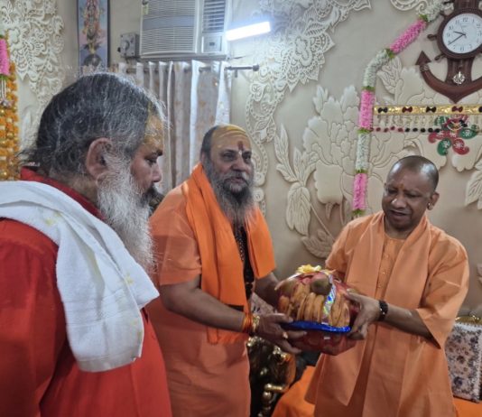 CM Yogi Adityanath Offers Prayers at Shri Dudheshwarnath Temple, Seeks Prosperity and Well-being for Uttar Pradesh